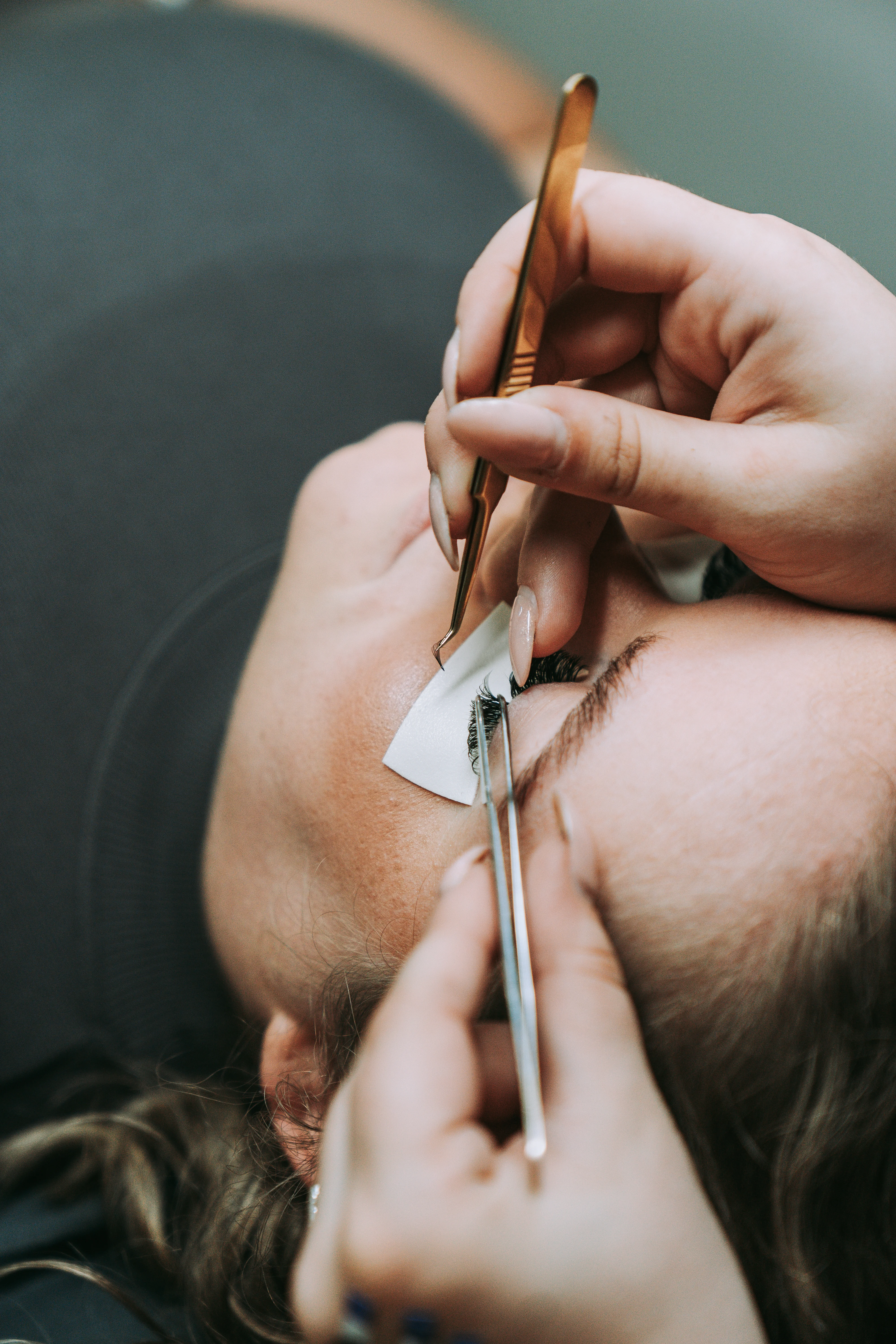 Volume lash extensions in close-up, lit by daylight at the Roselli Cosmetologist salon